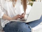 Mulai Sekarang Tinggalkan Kebiasaan Memangku Laptop, Ini Bahayanya