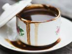 3 Cara Menghilangkan Noda Kopi di Cangkir