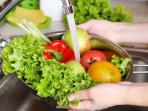 Bahaya Pestisida Jika Termakan, Begini Cara Menghilangkannya dari Buah dan Sayur