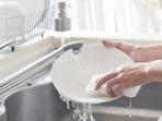 Meski Sama-sama Bisa Membersihkan, Sabun Cuci Piring Tak Boleh Dipakai untuk Mencuci 4 Hal Ini
