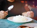4 Manfaat Mengurangi Konsumsi Nasi Bagi Kesehatan Tubuh