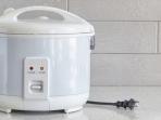 Masak Nasi di Rice Cooker Sering Kering dan Gosong? Coba Atasi dengan 5 Cara Ini