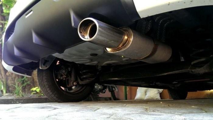 Mengenali Kerusakan Mobil dari Warna Asap Knalpot