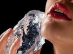 Tak Cuma Menyegarkan Minuman, Ini 7 Manfaat Es Batu Untuk Kecantikan