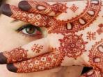 Wajib Tahu Girls, Ternyata Ini Bahaya Memakai Henna Menurut Ahli Dermatologi!