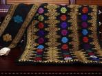 Intip Beragam Motif dan Harga Kain Songket Khas Lombok