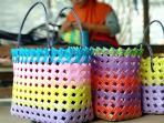 Kreatifnya Kerajinan Tas yang Cantik Berbahan Limbah Sedotan Plastik