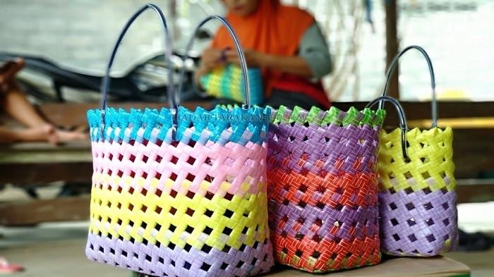 Kreatifnya Kerajinan Tas Yang Cantik Berbahan Limbah Sedotan Plastik Blog 3902