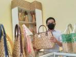 Laris Jadi Souvenir, Intip Kerajinan Anyaman Khas Tapin di Tamasa Gallery