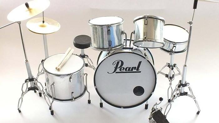 Uniknya Kerajinan Miniatur Alat Musik Drum Asal Ciamis yang Diminati Para Artis
