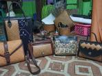 Uniknya Kreasi Kerajinan Tas Modern yang Berbahan Bamban