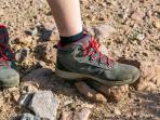 Jangan Jemur di Bawah Terik Matahari, Ini 4 Tips Merawat Sepatu Gunung