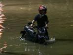 Motor Matik Lolos Menerjang Banjir, Ini 4 Hal yang Wajib Dilakukan Setelahnya