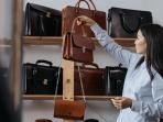 Tas Kulit Mengelupas? Ini 5 Tips Merawatnya agar Tetap Awet