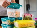 Bahaya, 7 Makanan Ini Jangan Disimpan dalam Wadah Plastik saat Menyimpannya