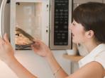 Sering Dianggap Sama, Ketahui Perbedaan Oven dan Microwave