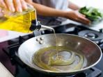 Banyak yang Bilang Menyehatkan, Padahal Menggoreng dengan Minyak Sayur Ada Bahayanya