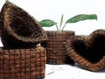 Uniknya Kerajinan Pot Bunga yang Berbahan Serabut Kelapa di Banjarnegara