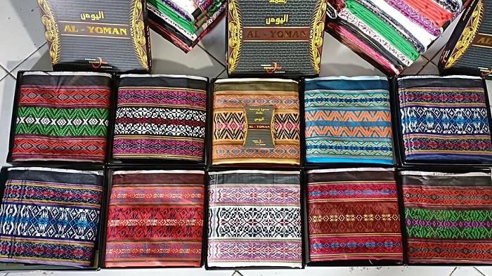 Mengenal Sarung Tenun Majalaya, Kerajinan yang Eksis dan Populer di Asia