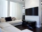 Tips Mengatur Posisi Sofa dan Televisi yang Ideal di Rumah
