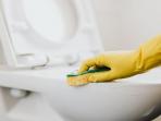 Inilah 4 Cara Menghilangkan Noda dan Bau Pesing pada Dudukan Kloset