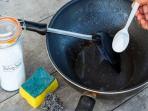 Bersihkan Panci Gosong Bisa Pakai Baking Soda? Lihat Yuk Caranya