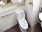 Tak Lagi Tersumbat, Ini 4 Solusi Kloset Mampet Tanpa Harus Memanggil Penyedot WC