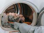Bisa Bikin Rusak, Ini 6 Hal yang Tak Boleh Ikut Dimasukkan ke Mesin Cuci