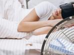 Benarkah Tidur dengan Kipas Angin Saat Cuaca Panas Berbahaya? Simak Yuk Penjelasan Dokter