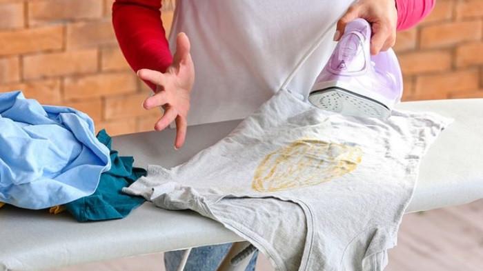 Cukup Direndam dengan Bahan Ini, Simak Cara Menghilangakan Bekas Setrika pada Pakaian dengan Mudah 