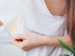 Dijamin Kembali Seperti Baru, Simak Cara Membersihkan Bekas Deodoran di Baju 