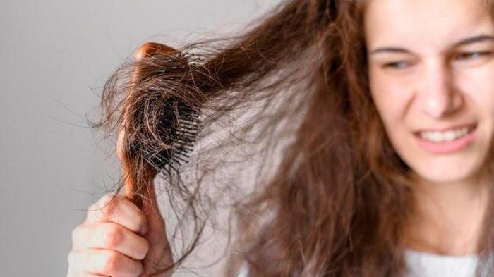 Girls, Begini Tips Mudah Mengatasi Rambut Kering, Mengembang, Dan Susah ...