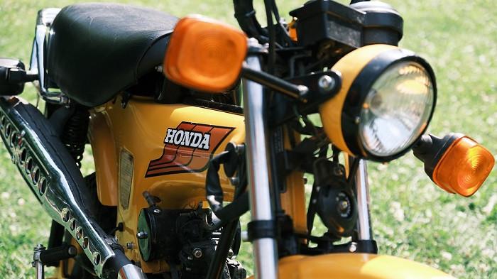 Iklan di situs online agar motor bekas cepat laku | Photo by Sarah-Claude Lévesque St-Louis/Pexels