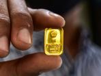 Melesat Tinggi Selama Sepekan, Simak Yuk Strategi Cerdas Jual Emas Biar Untung
