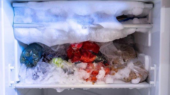 Mudah Banget, Begini Tips Bersihkan Freezer Kulkas yang Penuh Bunga Es