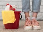 5 Cara Menghilangkan Bau Sepatu yang Menempel