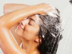 Agar Rambut Tak Kering dan Kusut, Begini Cara Keramas yang Tepat 