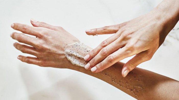 Girls, Ini Perbedaan Antara Shower Scrub dan Body Scrub 