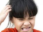 Hanya Menggunakan Bahan Alami, Begini Cara Menghilangkan Kutu Rambut pada Anak 