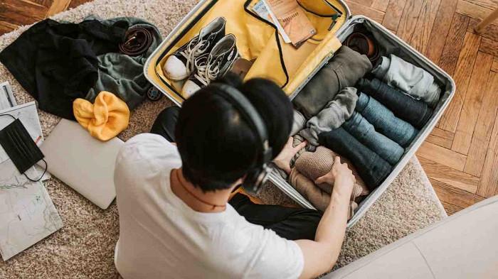 Ingin Pergi Berlibur? Ketahui Dulu 6 Cara Melipat Pakaian Anti Kusut Saat Travelling