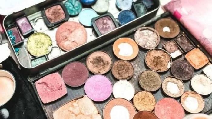 Jangan Langsung Buang, Ketahui 5 Cara Memanfaatkan Makeup yang Sudah Kedaluwarsa 
