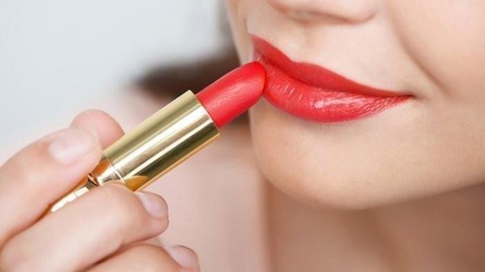 Jangan Sembarangan, Ini Tips Memilih Lipstik yang Baik untuk Kesehatan Bibir Kamu