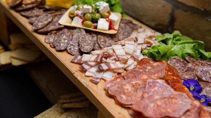 Konsumsi daging olahan buruk untuk kesehatan kulit | Milan/Pexels