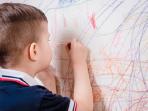 Si Kecil Suka Mencoret Dinding? Simak 5 Cara Mudah Menghilangkannya Tanpa di Cat Ulang