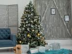 Cara Membersihkan Pohon Natal Berdebu karena Lama Disimpan