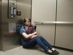 Jangan Langsung Panik, Pahami 7 Langkah Ini agar Tetap Aman Meski Terjebak di Lift