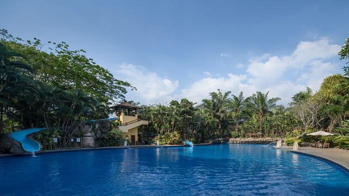 Kolam Renang menjadi salah satu fasilitas premium yang diberikan The Araya untuk menunjang kenyamanan penghuninya. (The Araya)