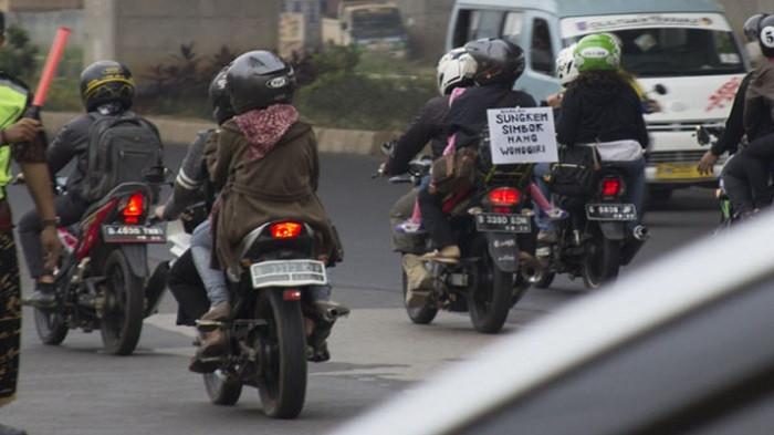 Lebih Aman Dan Nyaman, Ini 5 Langkah Tepat Berkendara Motor Ketika ...