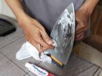 Tak Perlu Beli Baru, Begini Cara Menghilangkan Noda Gosong pada Setrika dengan Bahan Dapur 
