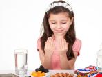 Agar si Kecil Tetap Semangat, Ini Tips Melatih Anak Berpuasa Sejak Dini